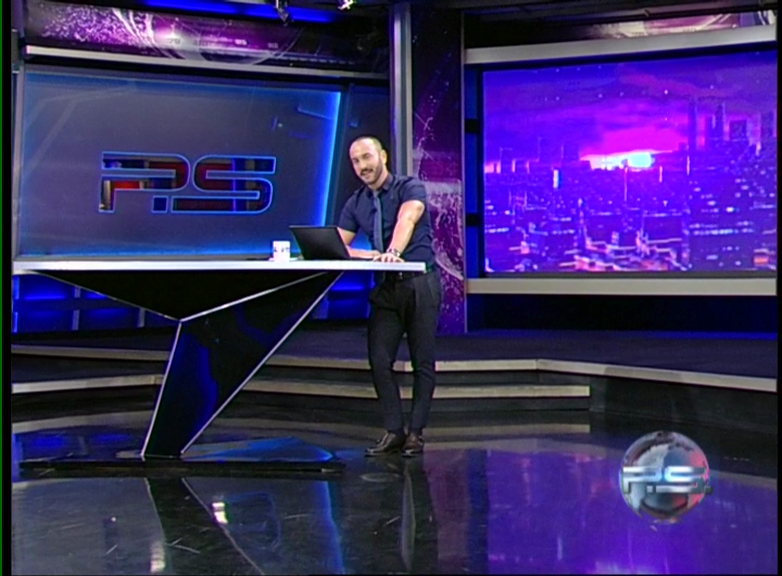 Պուտինին եթերում վիրավորած լրագրողի տան դիմաց նվաստացնող ցուցանակ են տեղադրել