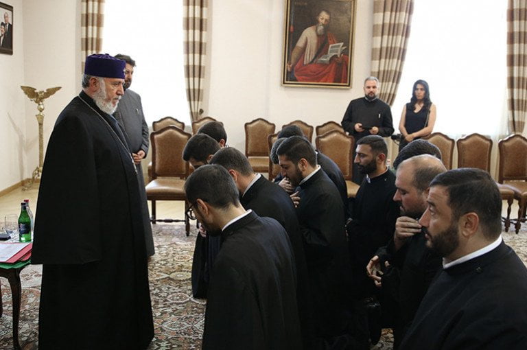 Կաթողիկոսն ընդունել է նորաօծ քահանաներին