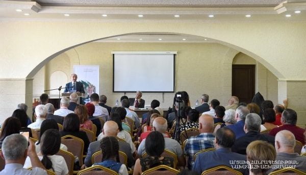 Բակո Սահակյանը մասնակցել է միջազգային գիտաժողովի բացմանը