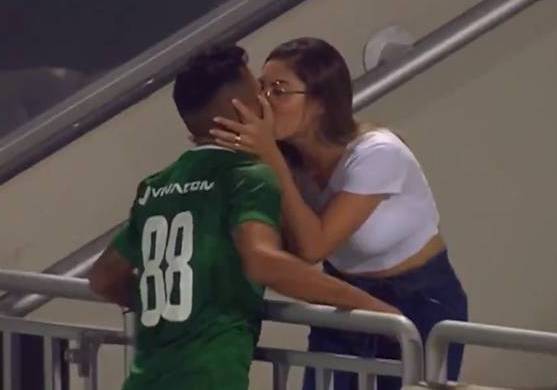 Ֆուտբոլիստը չարձանագրված գոլը տոնեց գեղեցիկ կերպով (ՏԵՍԱՆՅՈՒԹ)