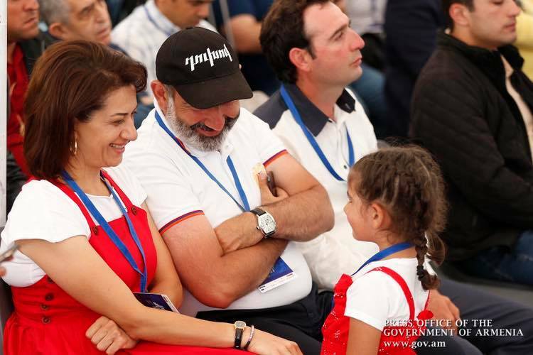 Արփիին հարցնում եմ՝ հասկանում ե՞ս ինչ են խոսում. վարչապետը լուսանկար է հրապարակել