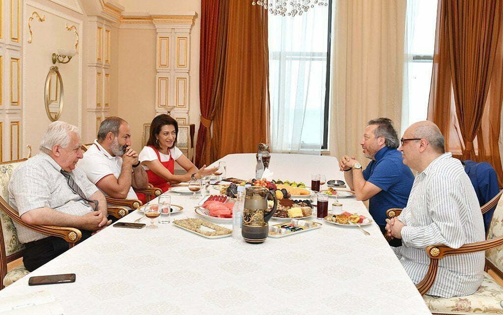 Նիկոլ Փաշինյանն ու Աննա Հակոբյանը հյուրընկալել են աշխարհահռչակ դիրիժոր Փեհլիվանյանին և ՌԴ ժողովրդական արտիստ Իսահակյանին