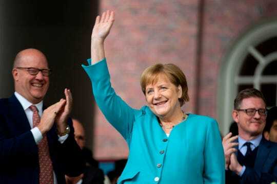 Մերկելի զգեստը լրատվամիջոցների քննադատման  թեման է դարձել