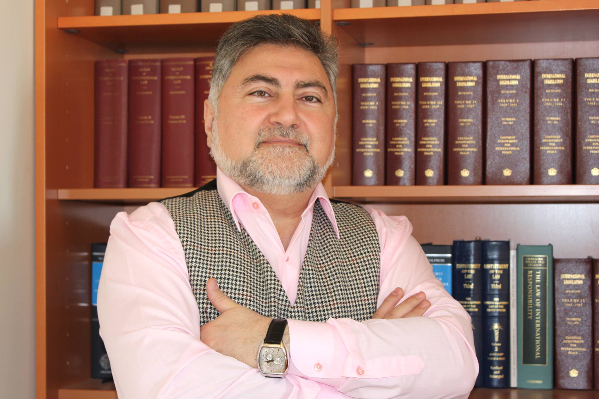 Սա առաջին դեպքն է, երբ մեր երկրի ղեկավարի դիտողություն են անում, նա պատասխանում է․ Արա Պապյան