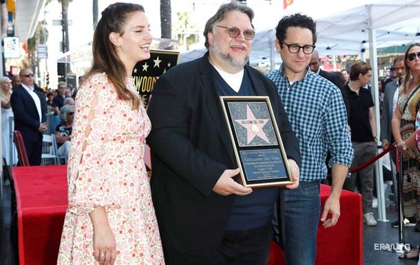 Գիլյերմո դել Տորոն իր անվանական աստղը նվիրել է բոլոր ներգաղթյալներին