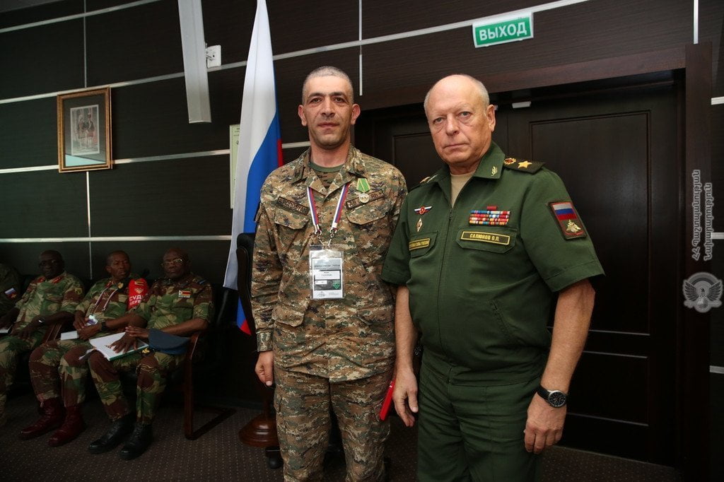 Գնդապետ Բադասյանը պարգևատրվել է «Մատուցած ծառայությունների համար» մեդալով