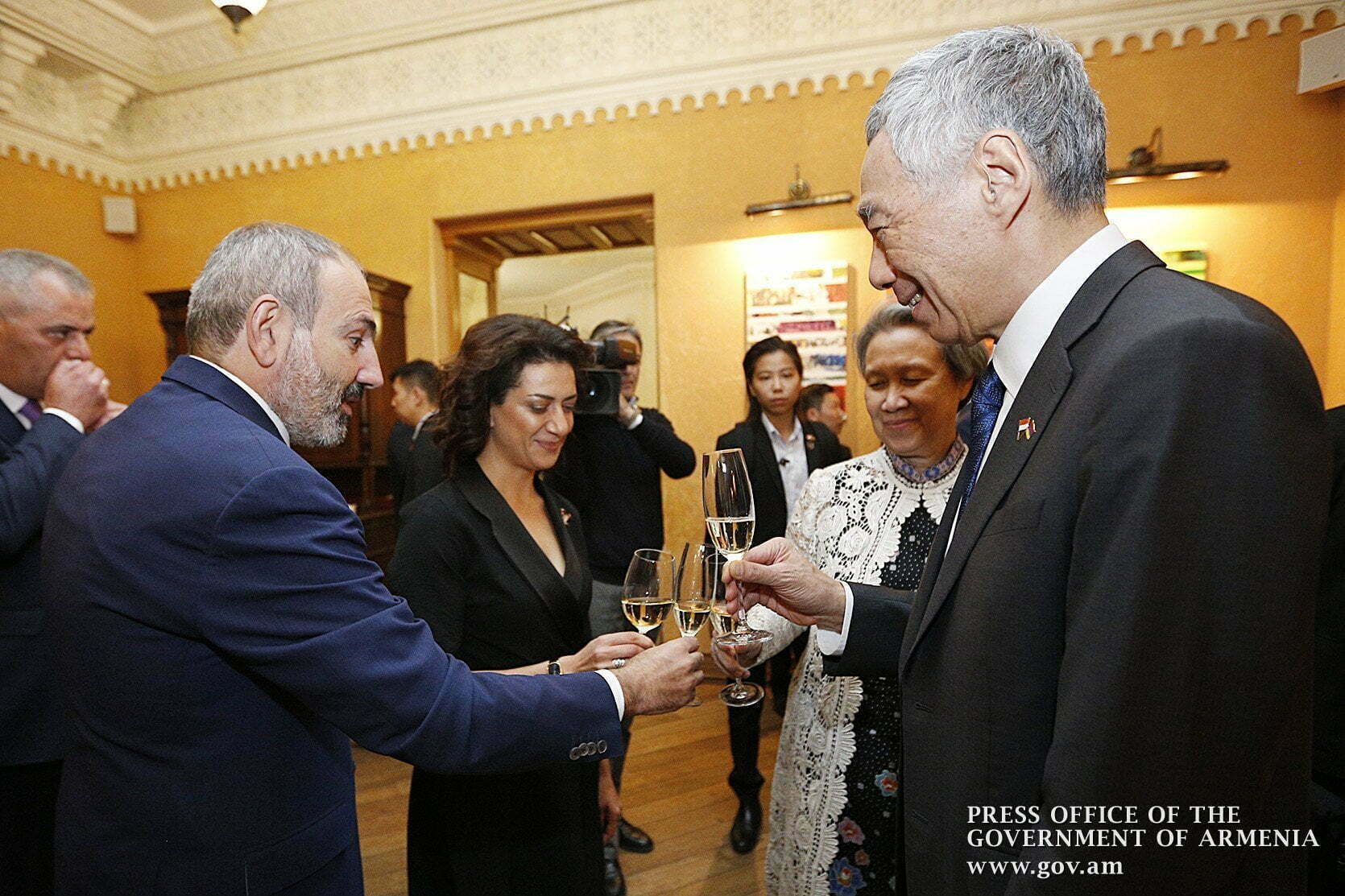 Վարչապետի և նրա տիկնոջ անունից, ի պատիվ Սինգապուրի վարչապետի, տրվել է պաշտոնական ընթրիք