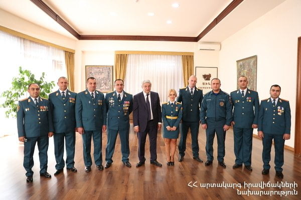 ԱԻՆ աշխատակիցները վաղաժամկետ պարգևատրվել են կոչումներով