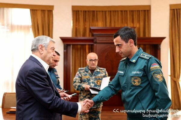 Ֆելիքս Ցոլակյանը կոչումներ է շնորհել ԱԻՆ-ում