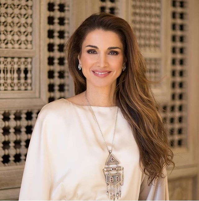 Թագուհի Ռանիան հերթական անգամ էլեգանտ տեսք է ունեցել