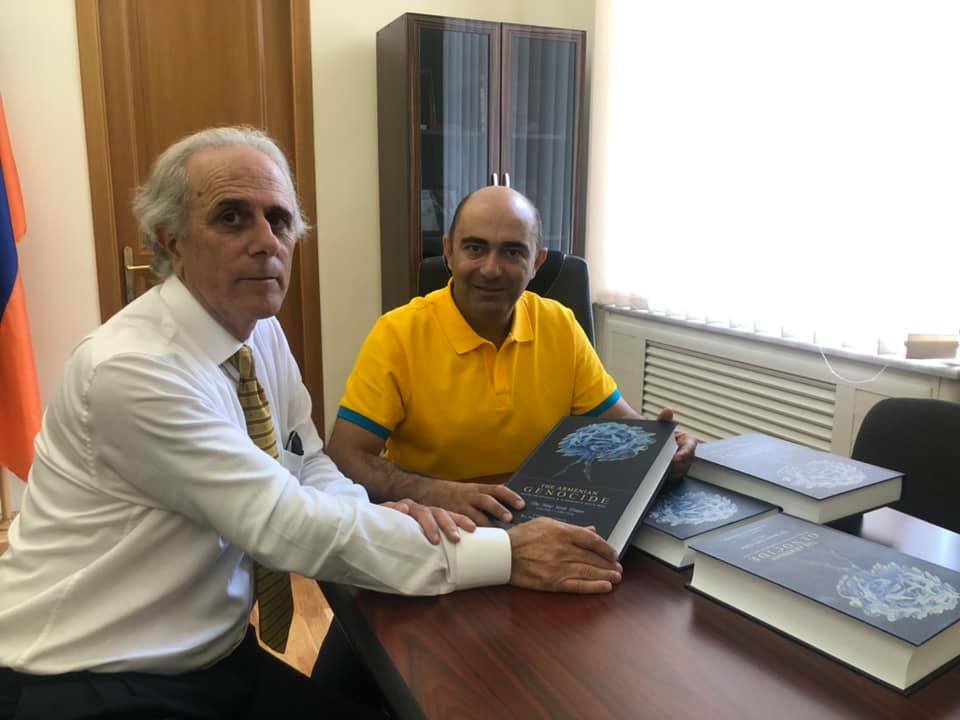 Անգլերենով լույս է ընծայվել Ցեղասպանության մասին 5 հատորյակը