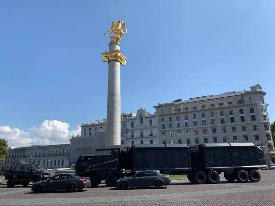 Թիֆլիսում արդեն մեկ ամիս է նկարահանում են «Ֆորսաժ-9» ֆիլմի տեսարաններից մեկը (ՏԵՍԱՆՅՈւԹ)