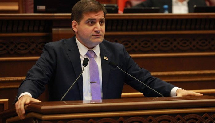 Այսօր երկիրը փաստացի ապրում է երկու խոշոր ճգնաժամերի պայմաններում․ Արման Բաբաջանյան