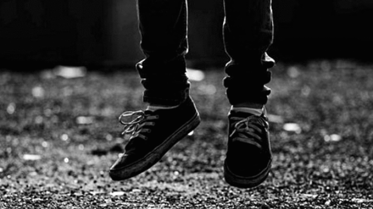 Ոչ սթափ վիճակում գտնվող քաղաքացին կախվել է պատշգամբից