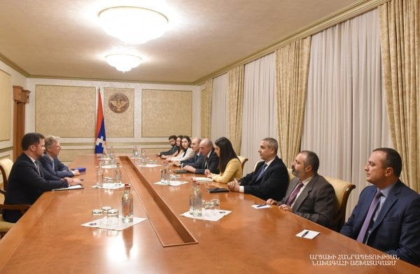 Բակո Սահակյանը հանդիպում է ունեցել կոնգրեսական Ֆրենկ Փալոունի հետ