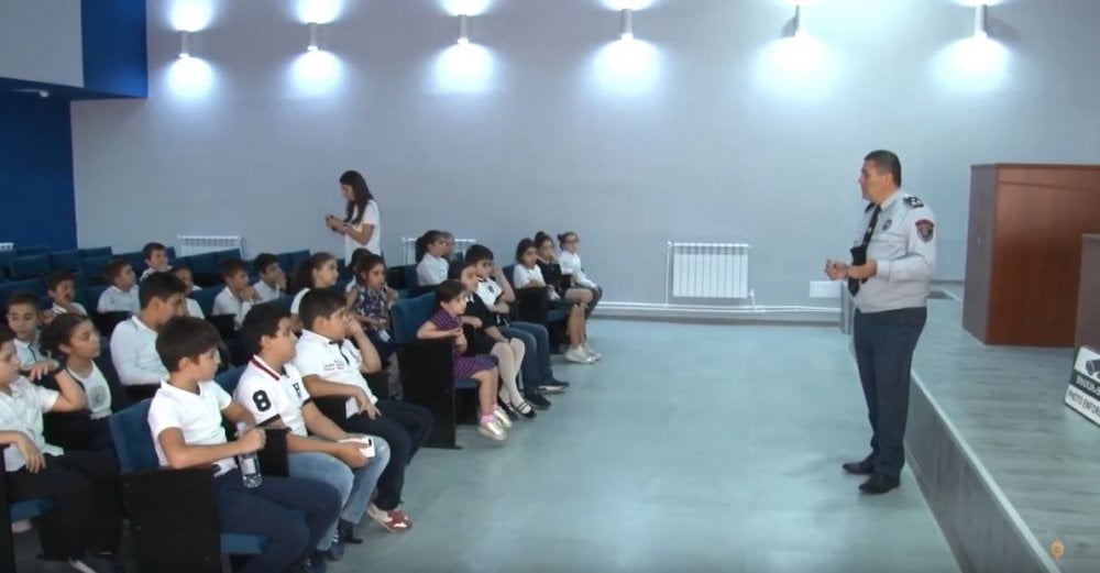 Դպրոցականներն այցելել են ճանապարհային ոստիկանություն (ՏԵՍԱՆՅՈւԹ)