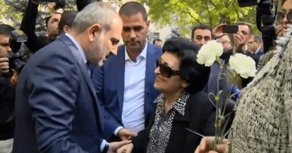 2020 թվականին Կարեն Դեմիրճյանի արձանը կտեղադրվի․ Նիկոլ Փաշինյանը՝ Ռիմա Դեմիրճյանին