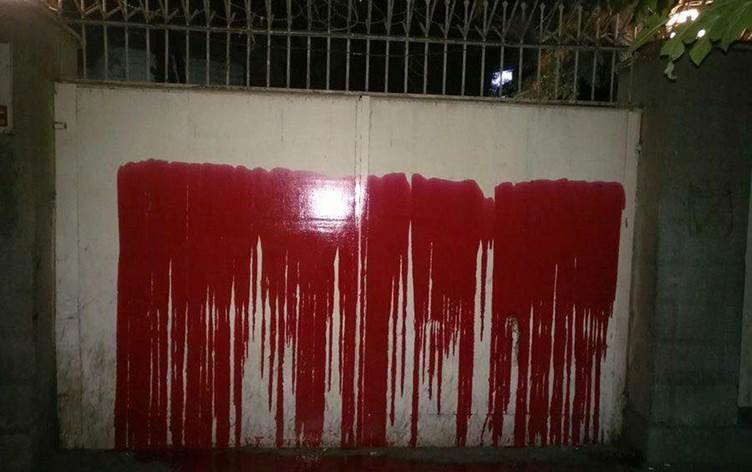 Քրդերը կարմիր են ներկել Թեհրանում Թուրքիայի դեսպանատան պատերը