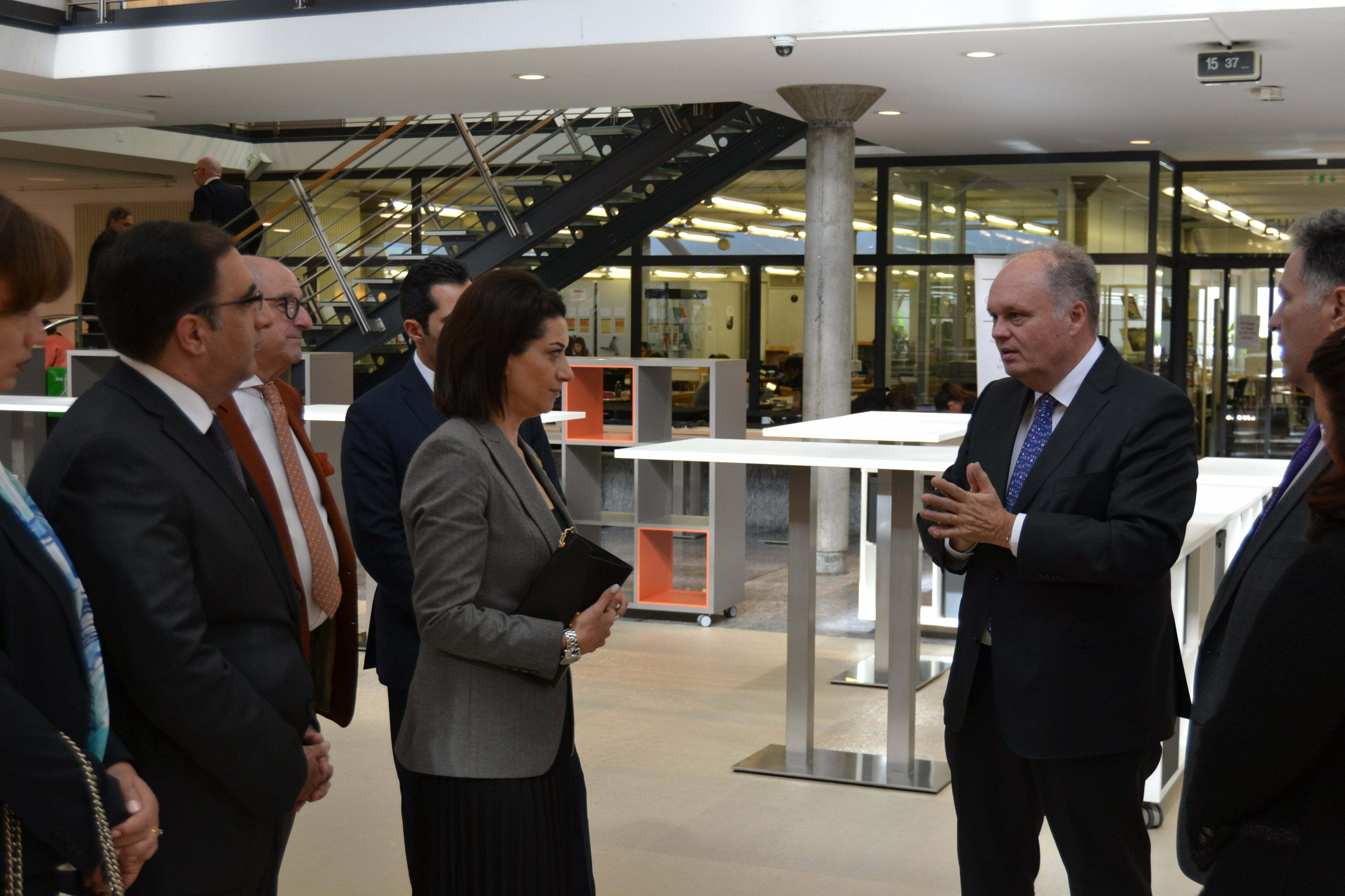 Աննա Հակոբյանն այցելել է Լոզանի հյուրանոցային կառավարման դպրոց