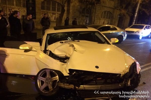 Նալբանդյան-Մոսկովյան խաչմերուկում բախվել են ավտոմեքենաներ․ տուժածների վիճակը ծանր է