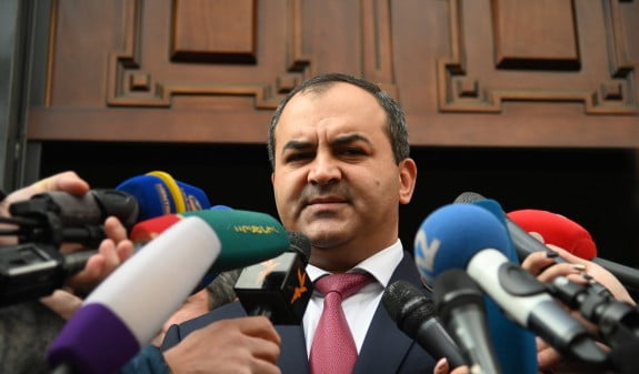 Ամեն մեկն իր հնարավորությունների գյորա է փախնում․ գլխավոր դատախազը՝ քննությունից խուսափելու մասին