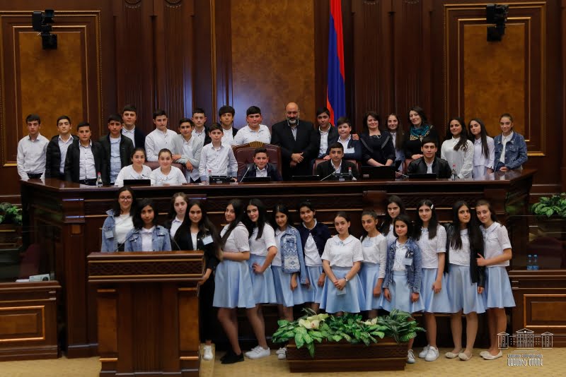 Ազգային ժողովում հյուրընկալվել են մի շարք մարզերի դպրոցների աշակերտներ