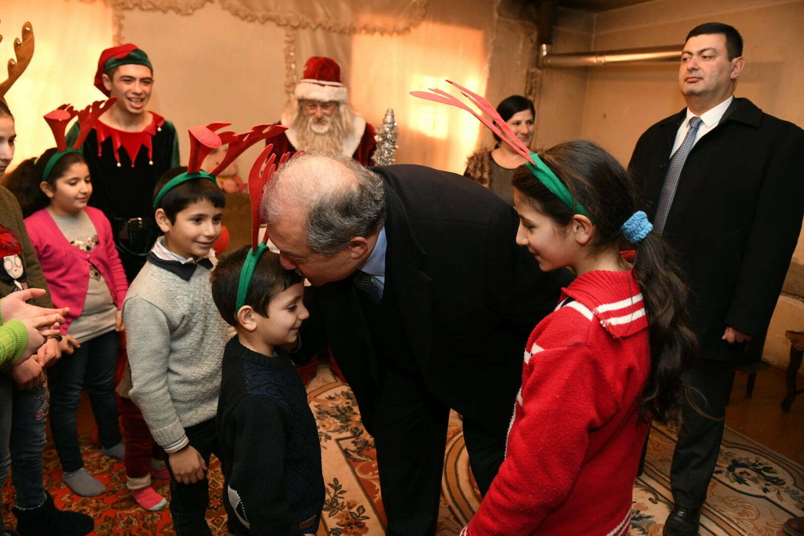 Նախագահ Սարգսյանը Ակնաշեն համայնքում հյուրընկալվել է բազմազավակ ընտանիքում