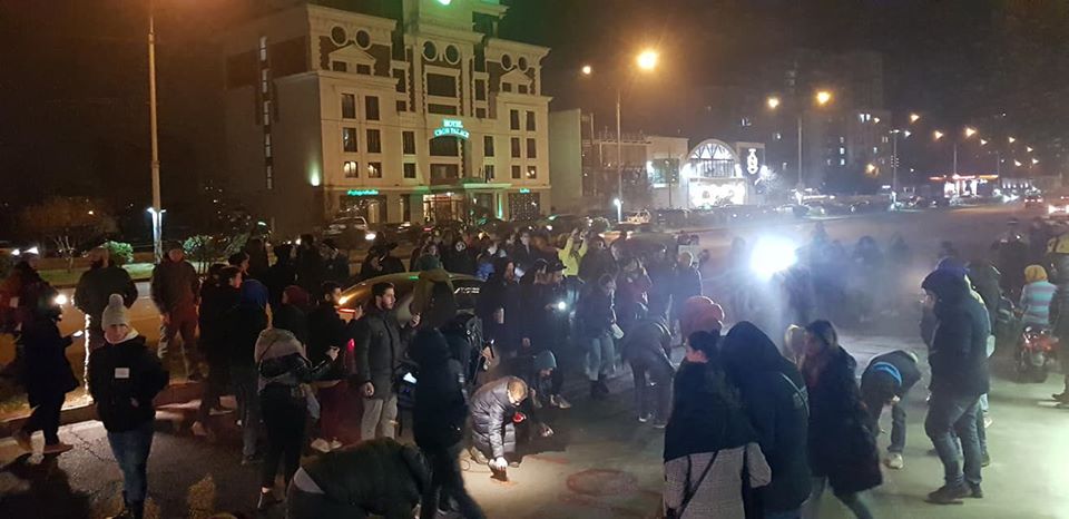 Վրասատնում ցույցեր են դեռահասի ինքասպանության ֆոնին