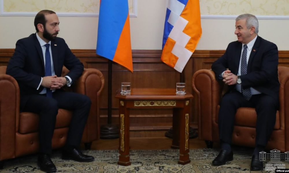 Արարատ Միրզոյանը զրույց է ունեցել Աշոտ Ղուլյանի հետ