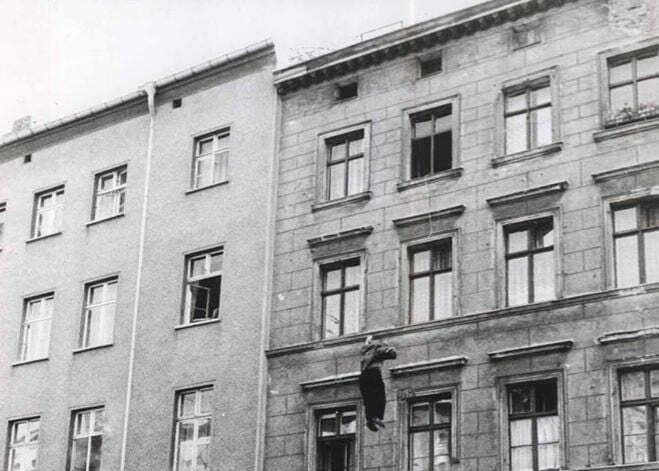 Արևելյան Բեռլինի շինություններում գտնվող մարդիկ նաև պատուհանից ցած նետվելով էին փախչում կոմունիզմից