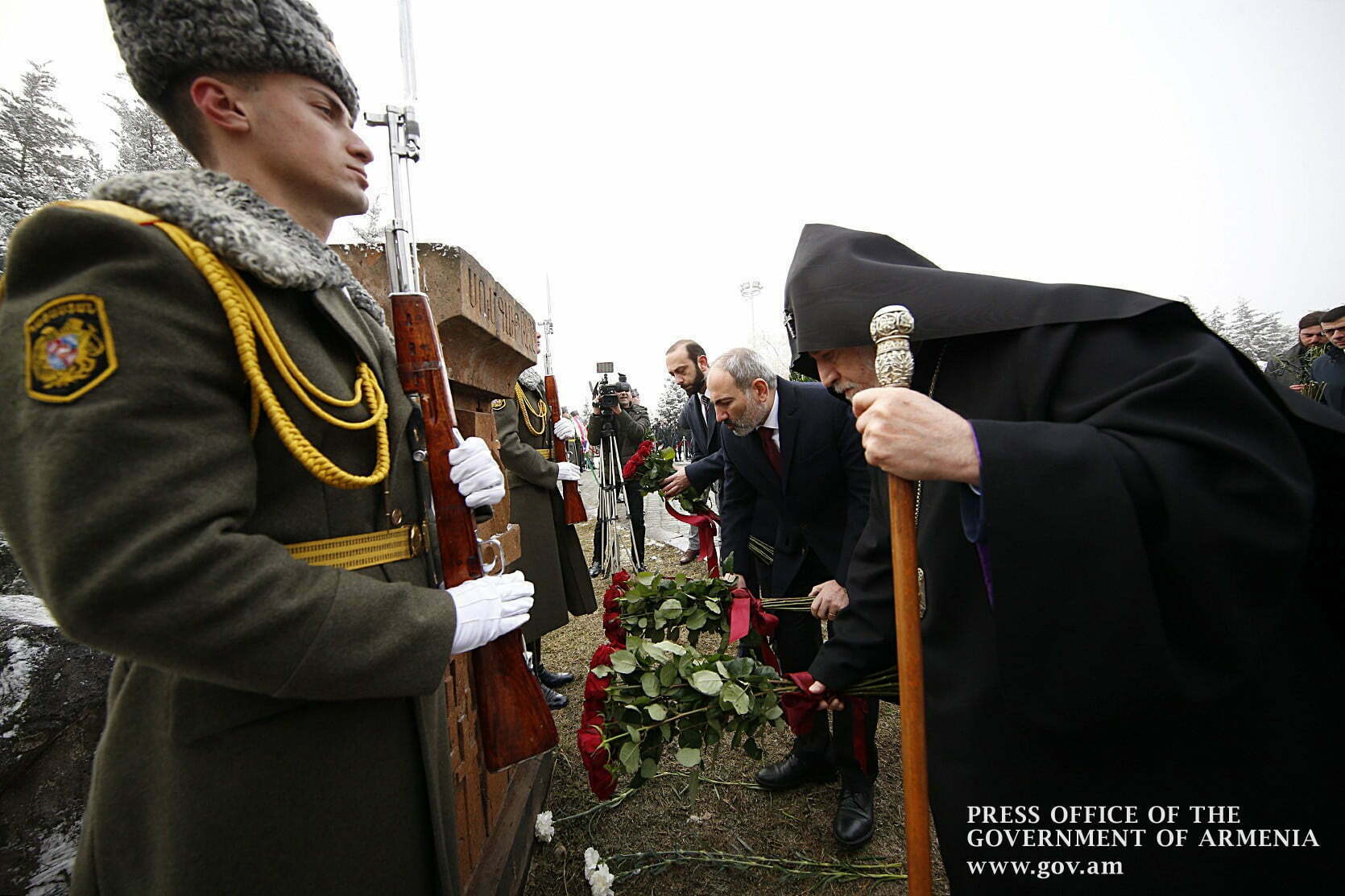 Նիկոլ Փաշինյանը հարգանքի տուրք է մատուցել Բաքվի ջարդերի զոհերի հիշատակին (ՏԵՍԱՆՅՈՒԹ)