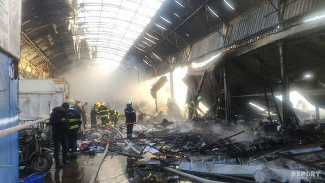 Հրդեհ է բռնկվել Բաքվի առևտրի կենտրոններից մեկում