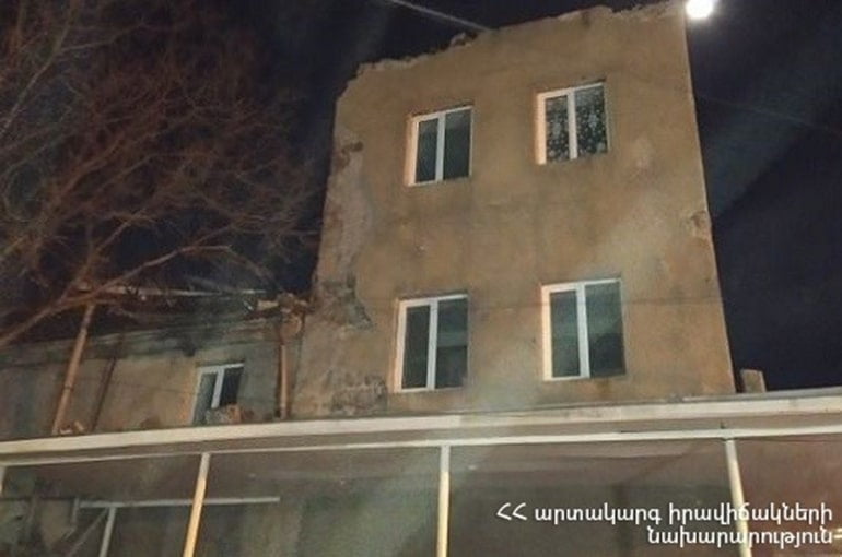 Ուժեղ քամու հետևանքով վնասվել է Դիլիջանի գեղարվեստի դպրոցի տանիքը