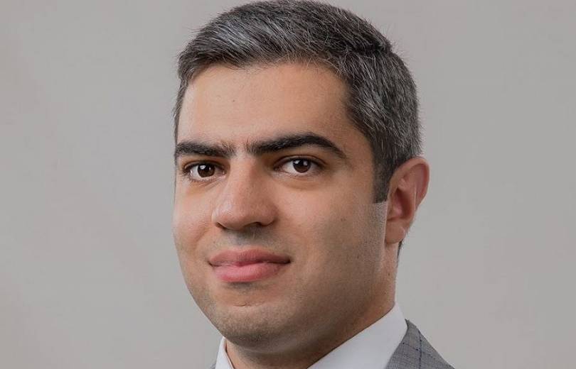 Սուրեն Գալստյանն ազատվել է Տիգրան Ավինյանի օգնականի պաշտոնից