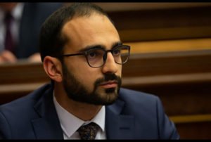 Շնորհակալ եմ, որ հետևում ես պարետատան սահմանած կանոններին․ Պարետի նամակը փոքրիկ աղջկան