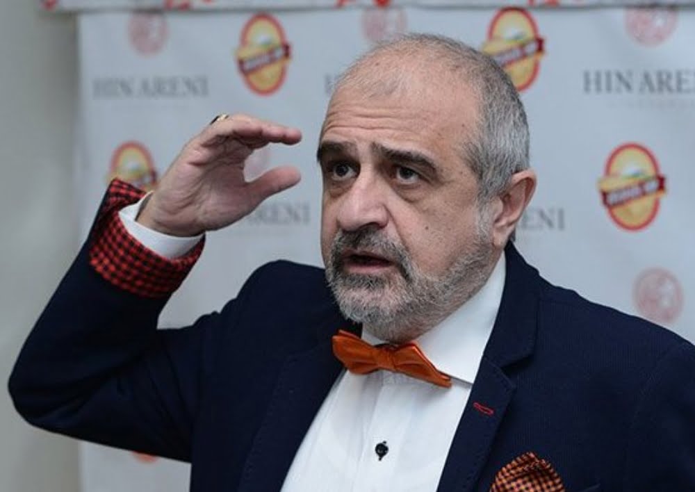 Թումանյանի տիկնիկային թատրոնում արգելվել է բարևելուց համբուրվելը