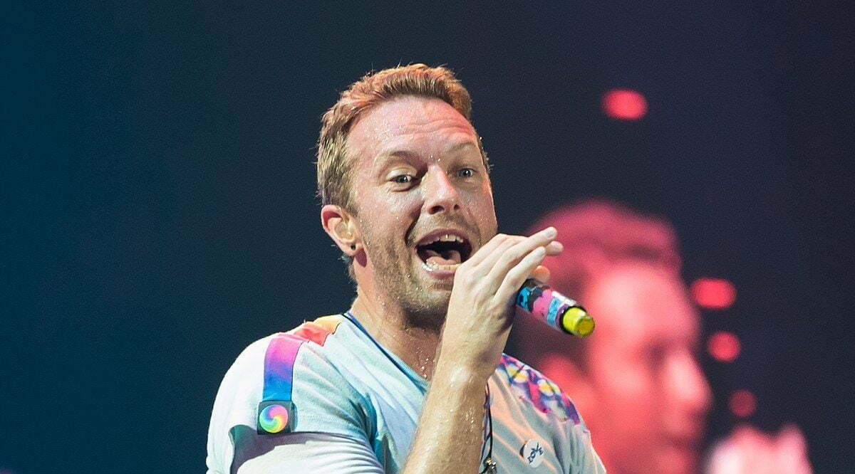 Coldplay խմբի երգիչը տանից երգեր է նվիրում իր երկրպագուներին ու կոչ անում մնալ տանը (ՏԵՍԱՆՅՈւԹ)