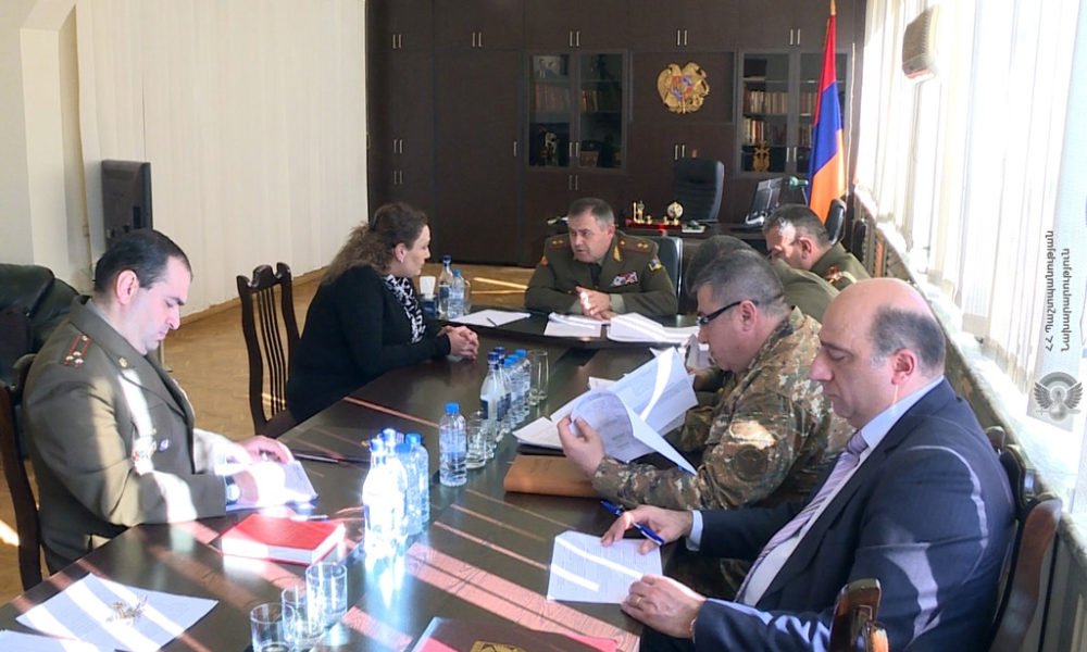 Արտակ Դավթյանն ընդունել է քաղաքացիների