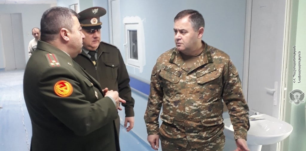 Արտակ Դավթյանն այցելել է կենտրոնական զինվորական հոսպիտալ