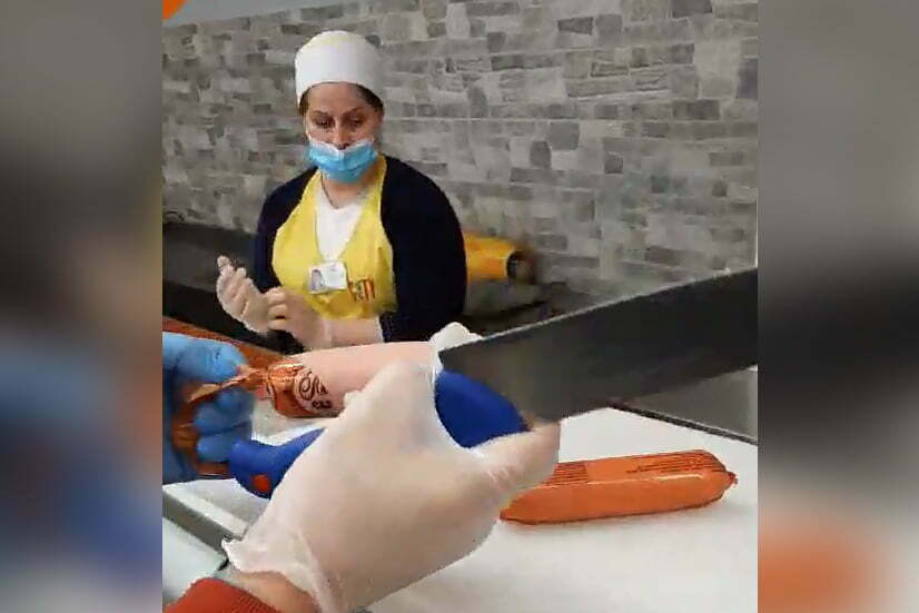 Քաղաքացին ահազանգել է, որ երեխան թունավորվել է «Երևան Սիթիից» գնած բորբոսնած սարդելկաներից (ՏԵՍԱՆՅՈւԹ)