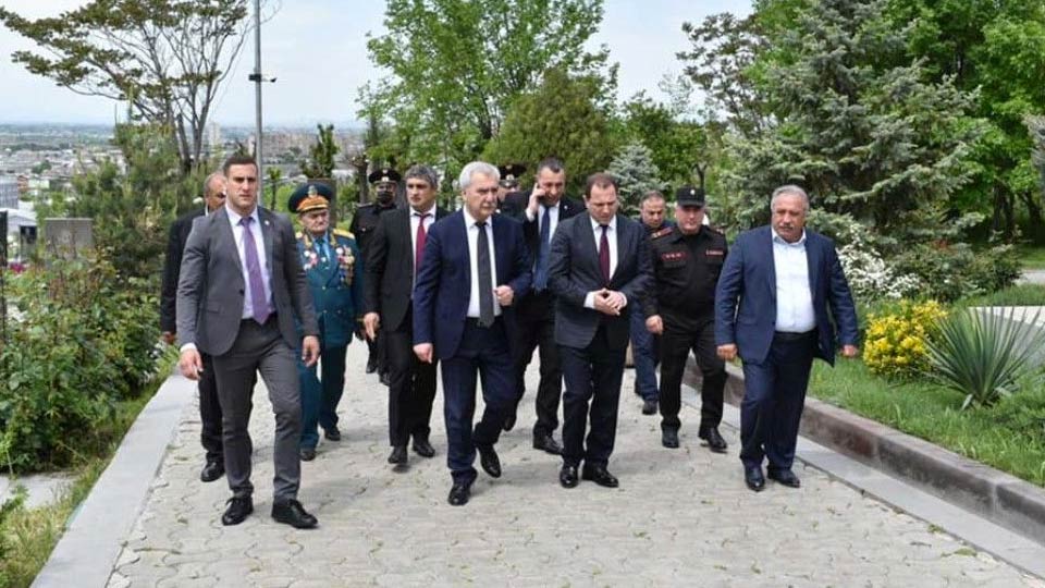 Դավիթ Տոնոյանը, Սասուն Միքայելյանն ու Անդրանիկ Քոչարյանը այցելել են Եռաբլուր