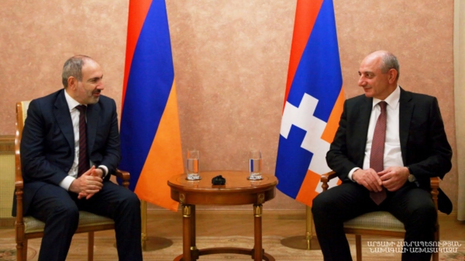 Փաշինյանը հանդիպել է Բակո Սահակյանի հետ