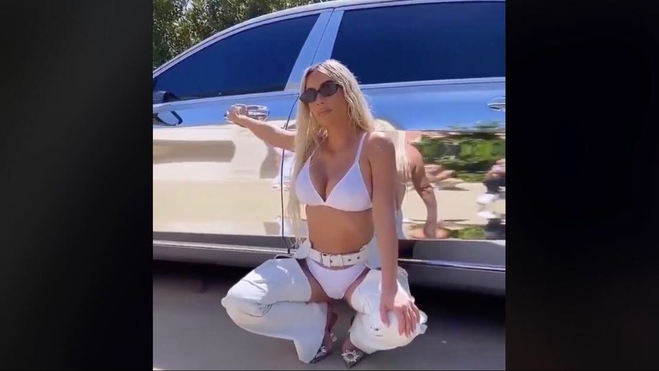 Քիմ Քարդաշյանը հանդես է եկել արտասովոր և յուրօրինակ հանդերձանքով (ՏԵՍԱՆՅՈւԹ)