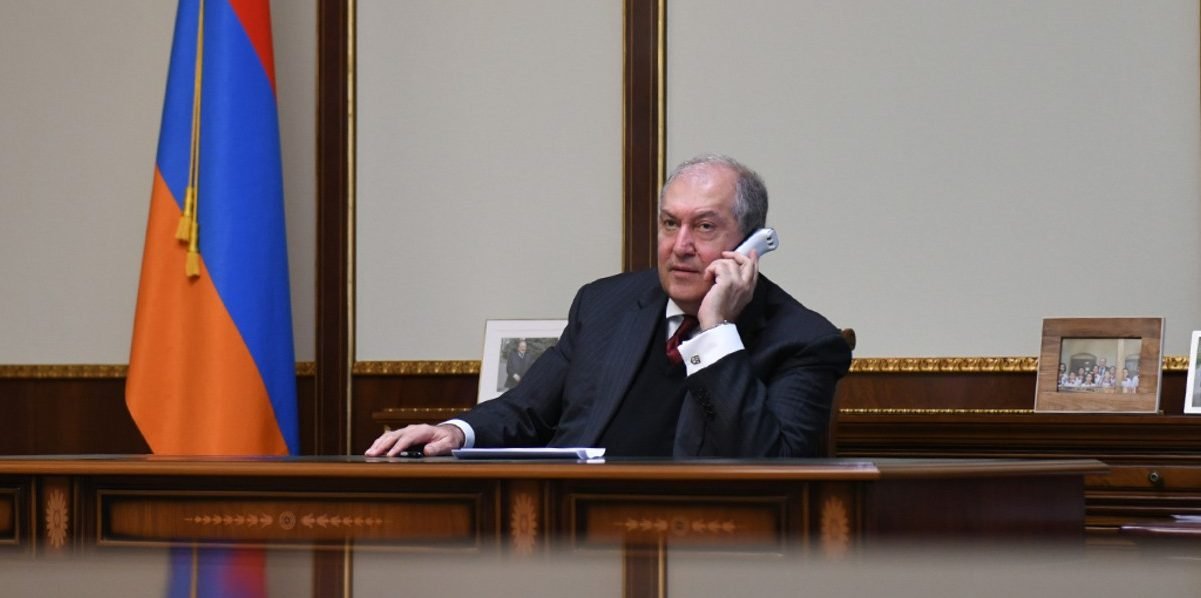 Արմեն Սարգսյանը հեռախոսազրույց է ունեցել ԲԴԽ նախագահի հետ