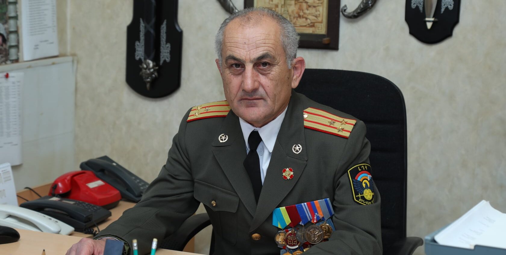 Սենոր Հասրաթյանը թողել է պաշտոնը ու զորացրվել ՊԲ շարքերից