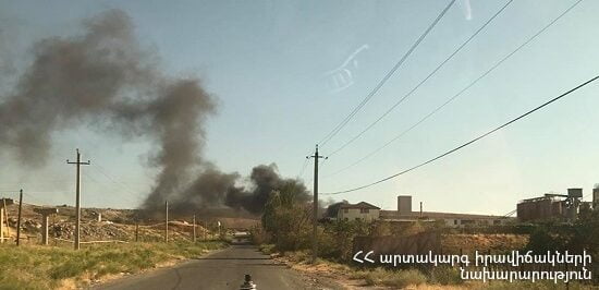 Հրդեհ Երևանի Արին Բերդի փողոցում․ տեղում են հրշեջները