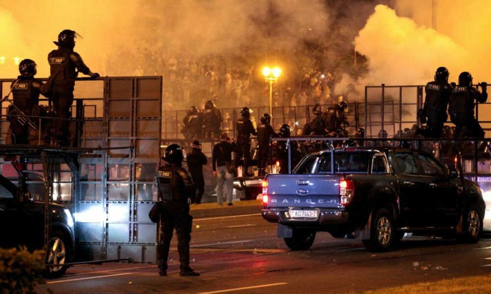 Բելառուսում ընտրատեղամասերի փակվելուց հետո բողոքի ակցիաներ և բախումներ են սկսվել (ՏԵՍԱՆՅՈւԹԵՐ)