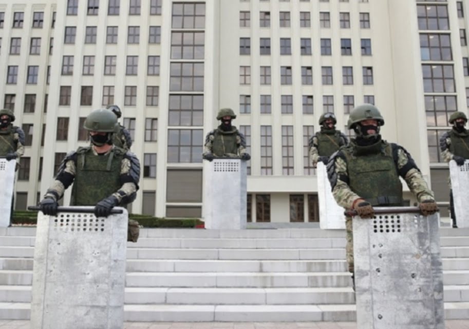 Մինսկում հատուկջոկատայինները, ի նշան ցուցարարների հետ համերաշխության, իջեցրել են վահանները