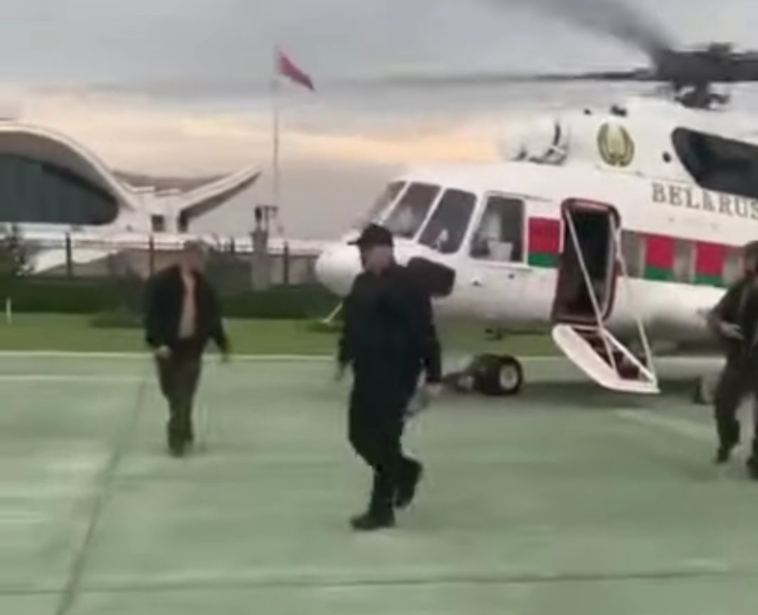 Ընդդիմությունը կոչ է արել պարզել՝ ինչու են Լուկաշենկոյի 15-ամյա որդու ձեռքը զենք տվել