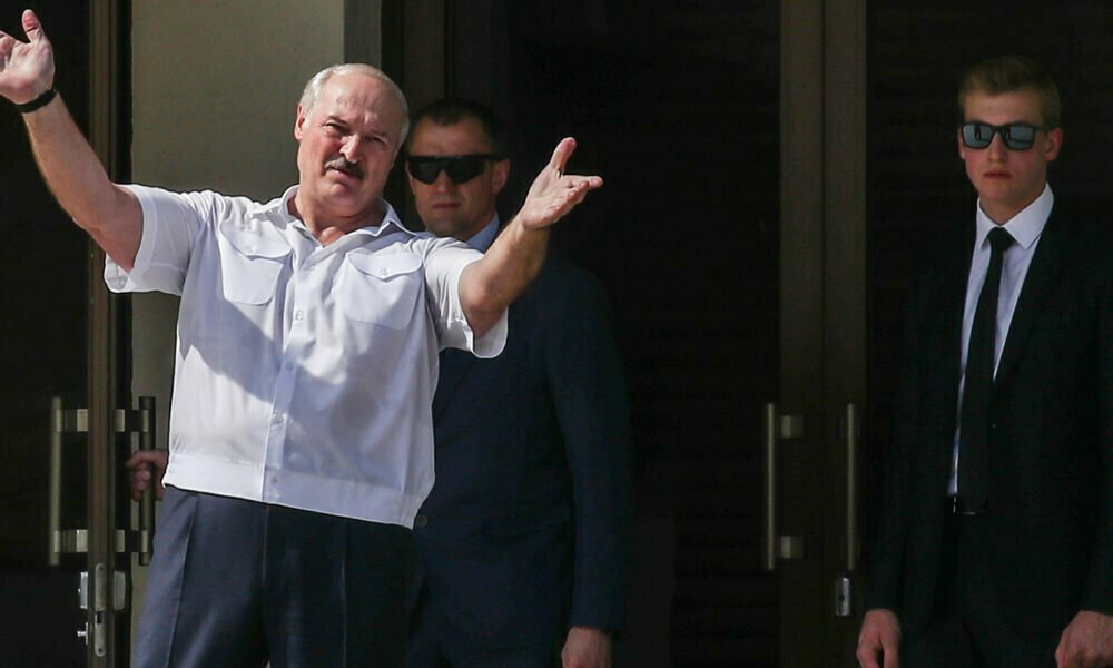 Լուկաշենկոն «անթերի ծառայության համար» պարգևատրել է հարյուրավոր ուժայինների